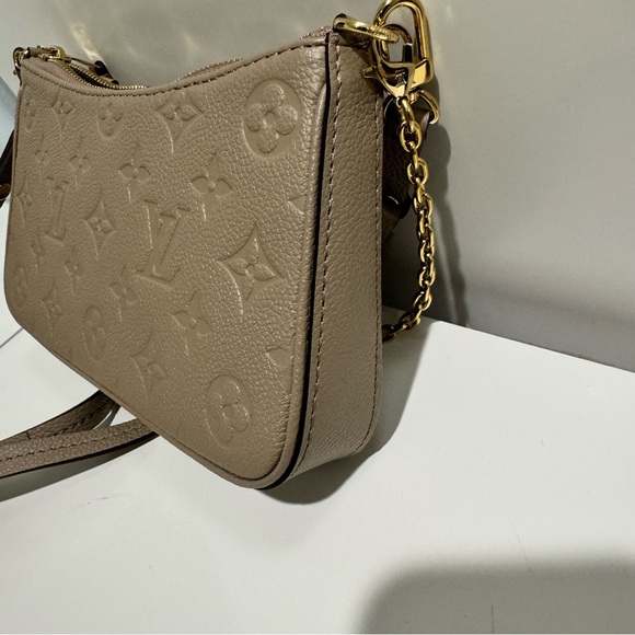 Louis Vuitton Easy on Pouch Bag Turtledove Grey - Picture 12 of 16